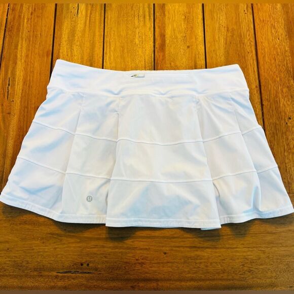 LuLuLemon ultra Light Gray (silver) Tennis/Golf Skirt; Size 12; GREAT condition! - Picture 3 of 16